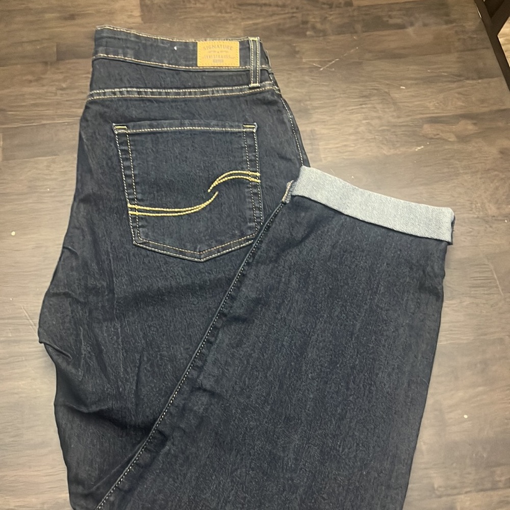 Levi’s Mid-Rise Slim Boyfriend crops